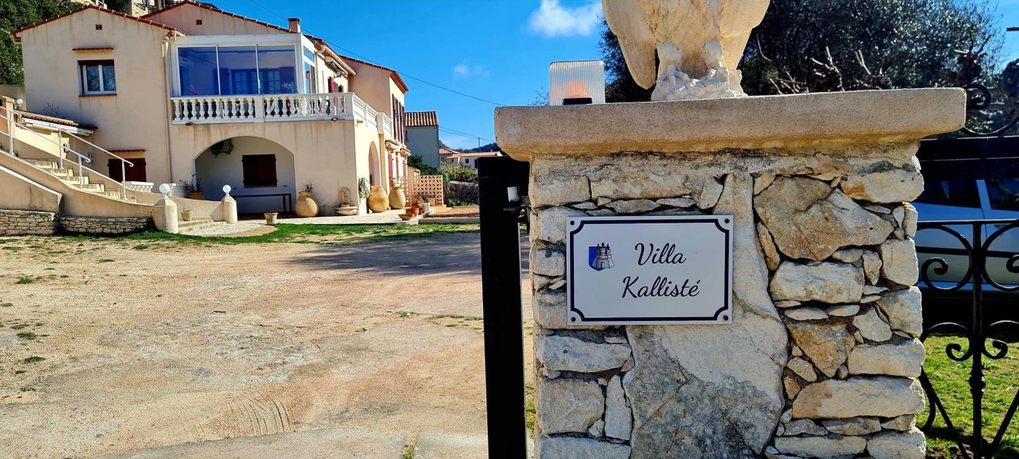 Kalliste, Avec Vue Citadelle De Bonifacio *
