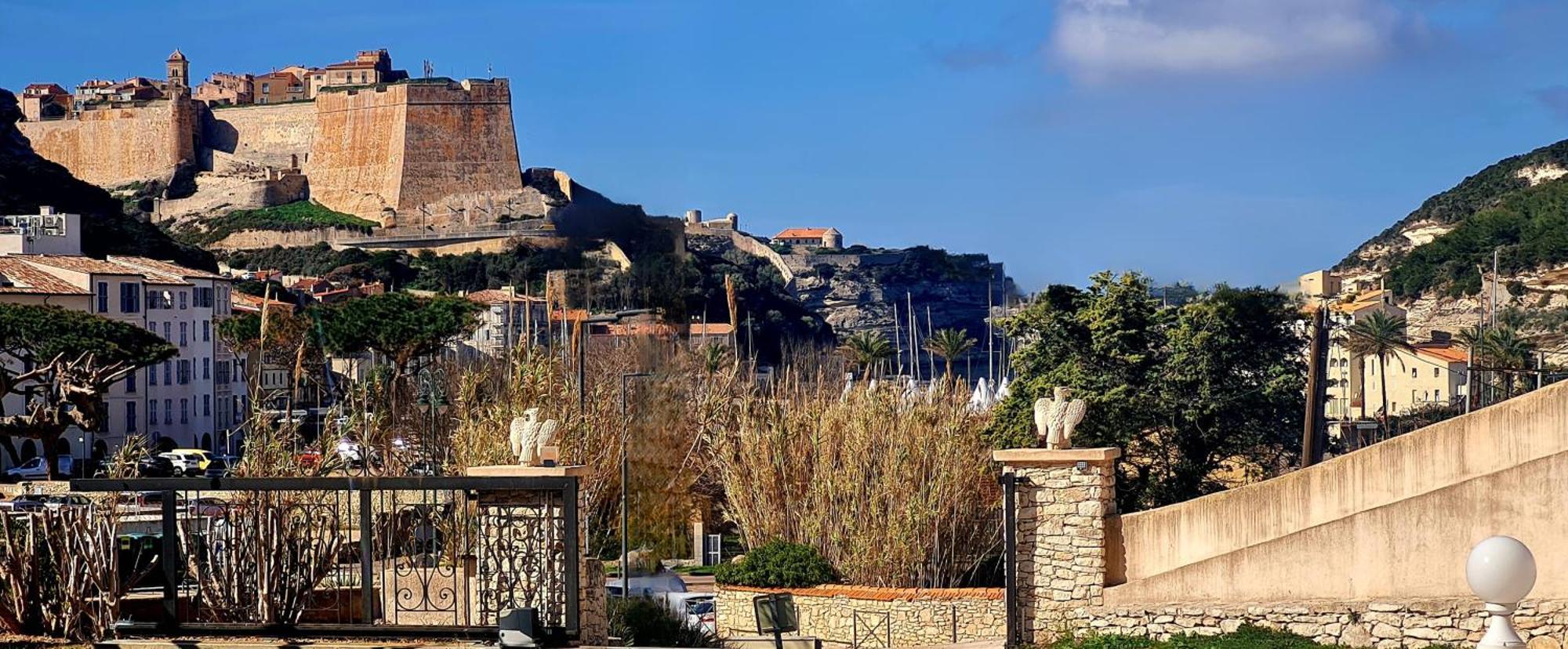 Kalliste, Avec Vue Citadelle De Bonifacio *